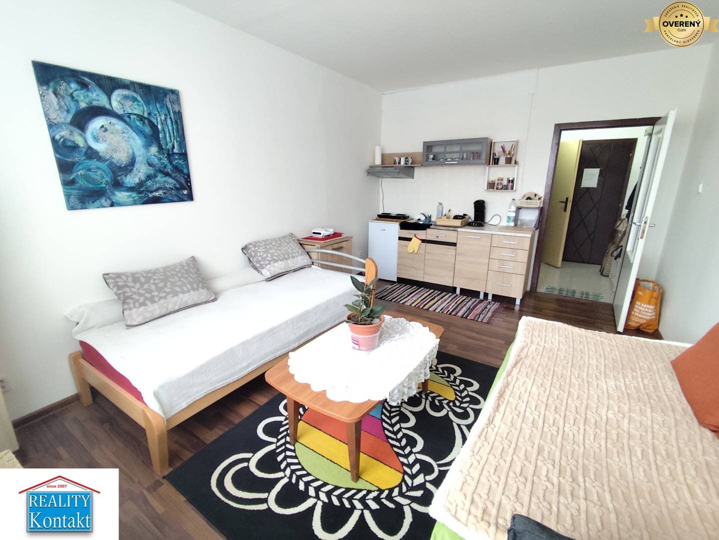 989899_399b835044b65604a75b9df80f465fd6